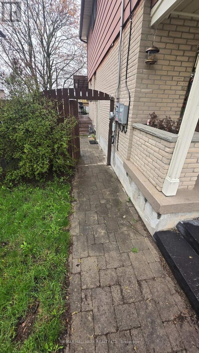 Photo - 106 Springdale Crescent