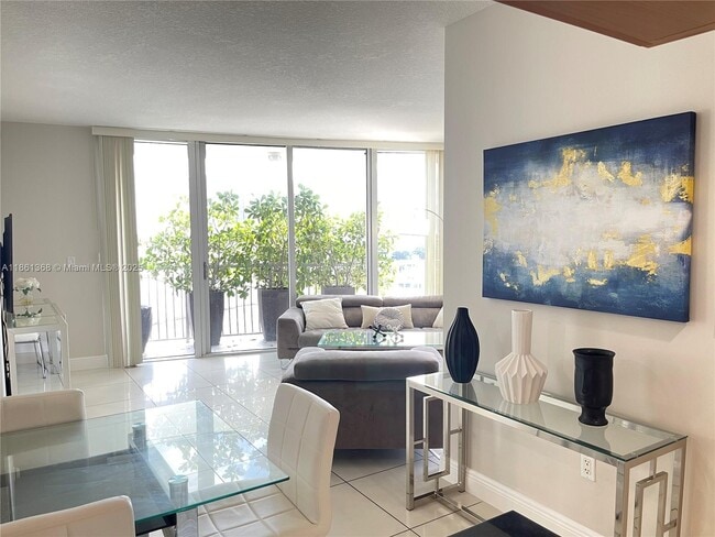 Building Photo - 1750 N Bayshore Dr Unit 1414 Rental