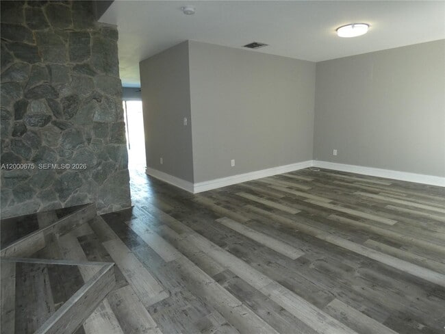 Photo - 14212 NE 4th Ave