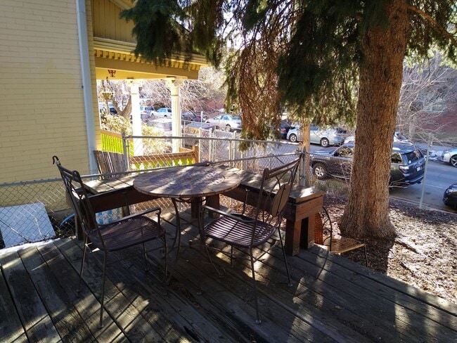 Building Photo - Cap Hil Adorable 1 Bedroom Available Now! Unit Apt 4