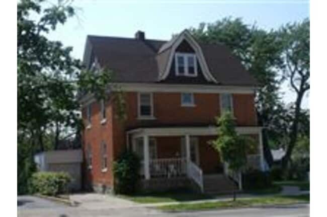 221 N Ashley St