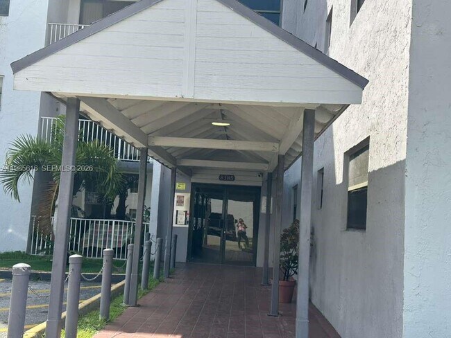 Photo - 8185 NW 7th St Unidad 319