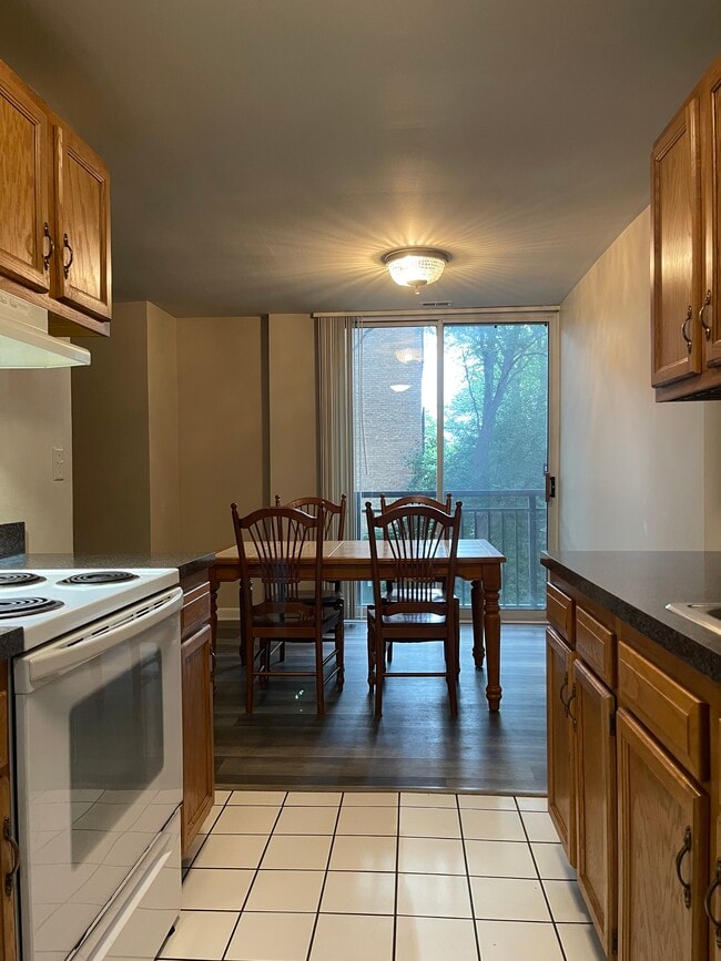 Photo - 1833 Four Lakes Ave Unit 2M