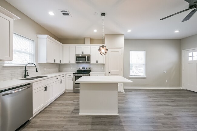 Photo - 4405 Mallow St