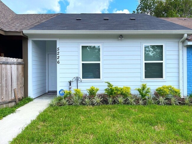 Building Photo - 5226 Ridgevan St