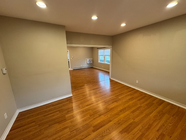 Building Photo - 53 Maple Ave