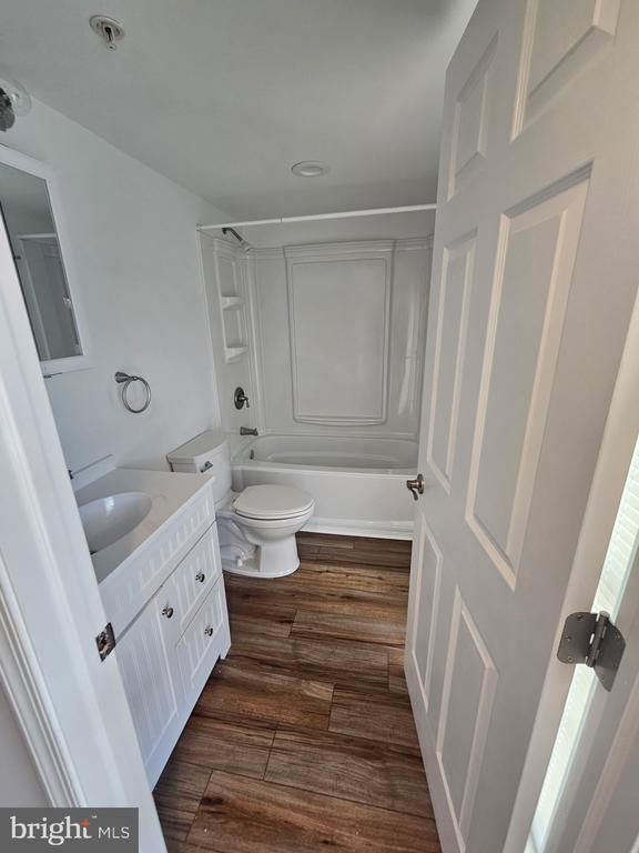 Building Photo - 683 Easton Rd Unit B