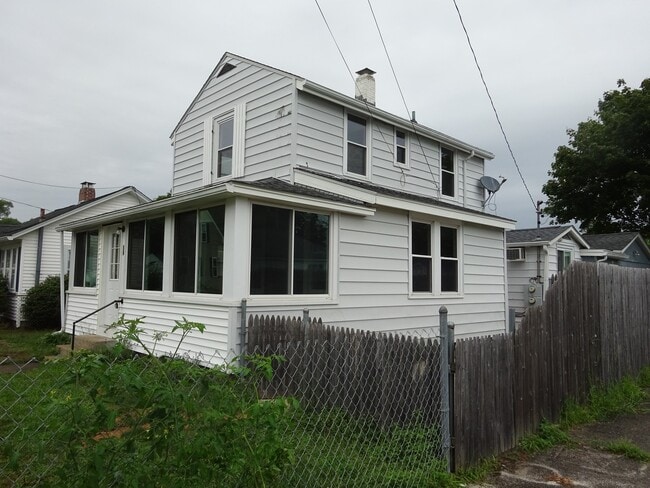 Photo - 34 Bayview St