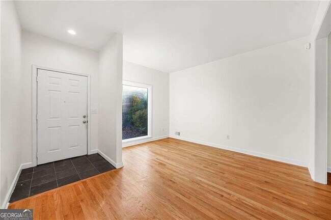 Photo - 1086 Pine Grove Ave NE