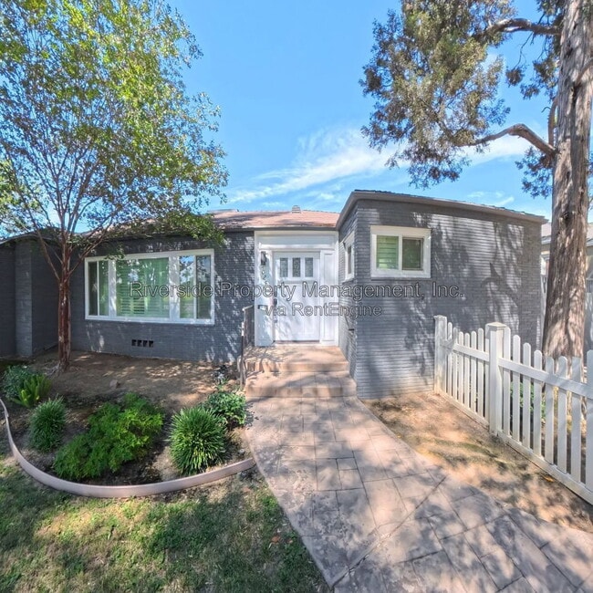 4025 Terracina Dr