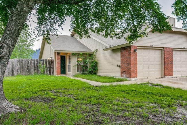 Building Photo - 2-BEDROOM DUPLEX Unit 7017-sc (RELET)