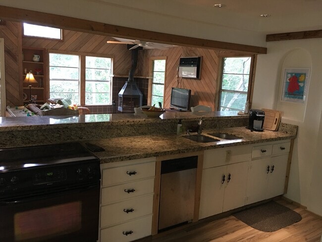 Photo - 16142 Spring Branch Trail Unit B