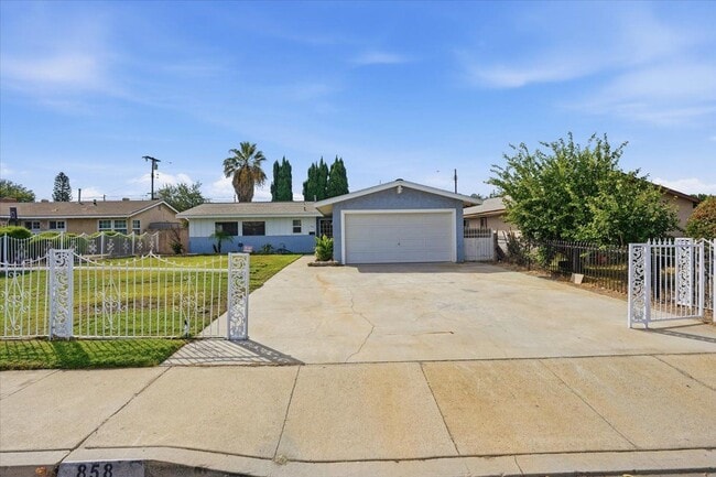 858 Ashfield Ave