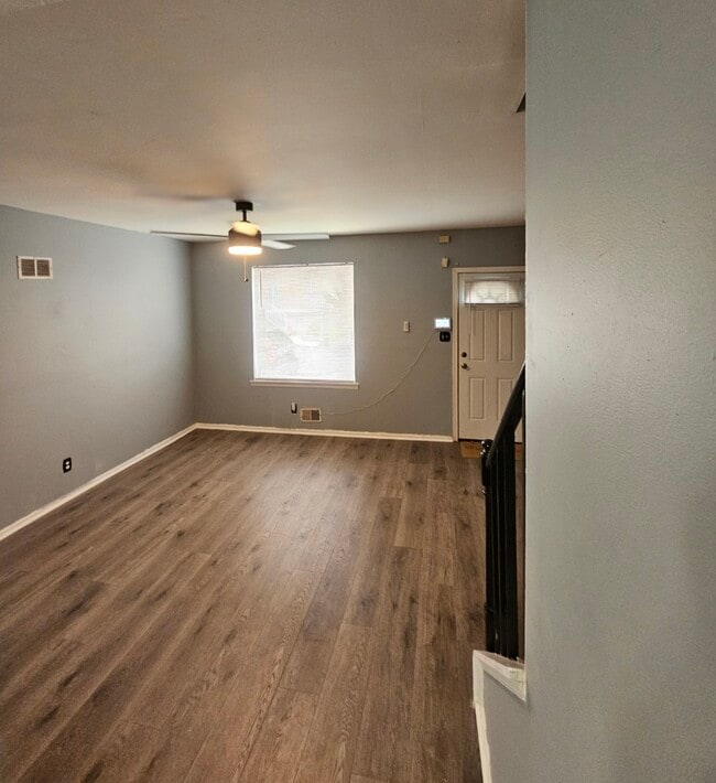 Living Room - 1122 N Lombard St Rental
