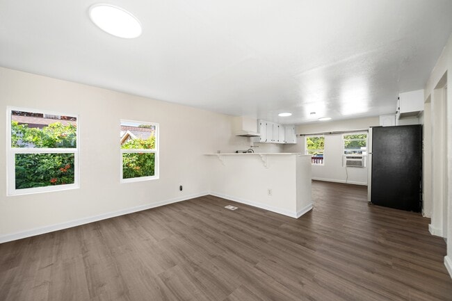 Photo - 562 Eastwood Dr