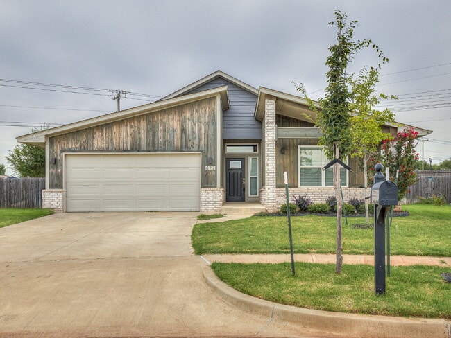 Modern Home on Large Lot! - Modern Home on Large Lot!