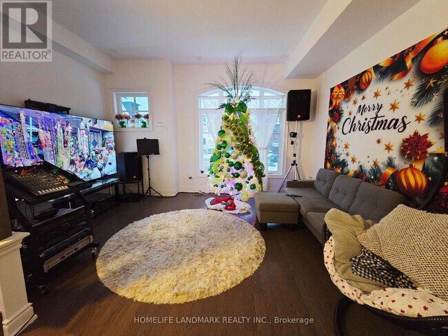 Photo - 35 Lunar Cres