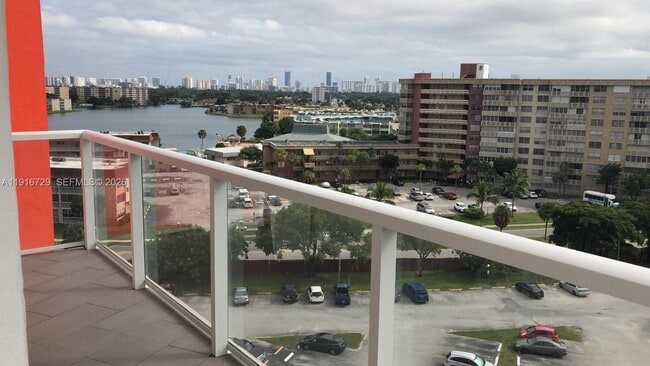 Building Photo - 1351 NE Miami Gardens Dr Unit 915E