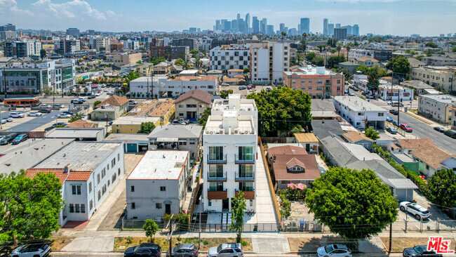 Building Photo - 1042 Irolo St Rental