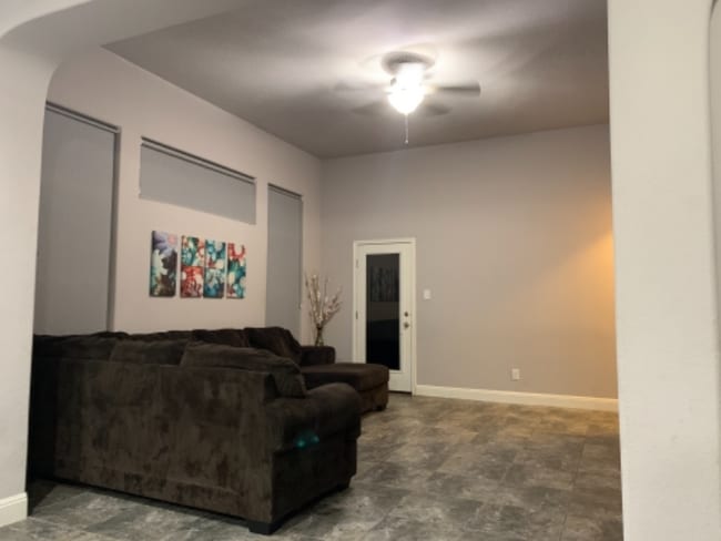 Photo - 10047 Red Iron Creek