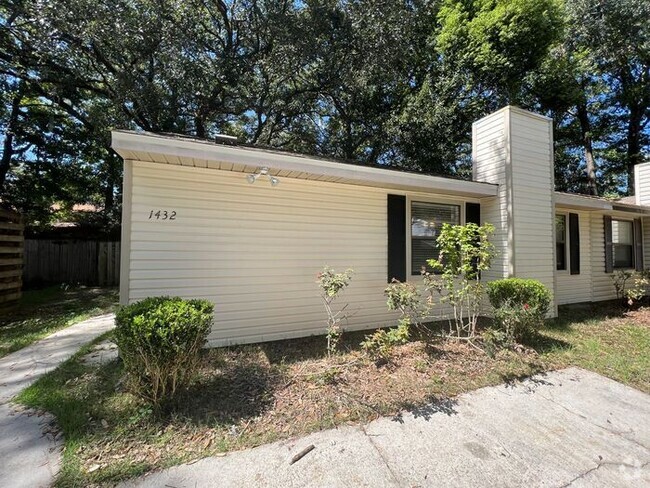 Building Photo - 1432 Live Oak Dr Rental