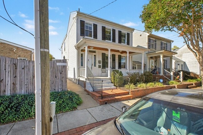 Photo - Charming 3-bedroom 2 bathrooms in Downtown...