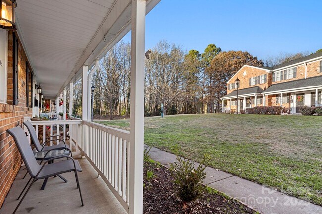 Photo - 1318 Green Oaks Ln