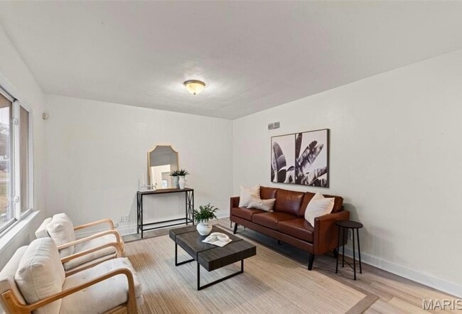 Photo - 9848 Lorna Ln