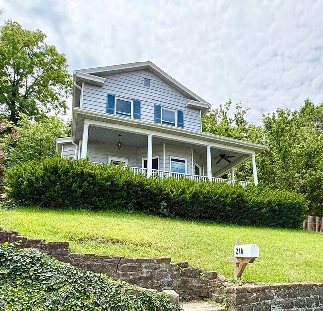 Building Photo - Charming & Updated 2-Story Home in Loveland!