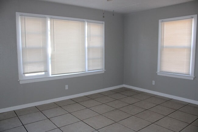Photo - 3 or 4 bedrooms! Your Choice!