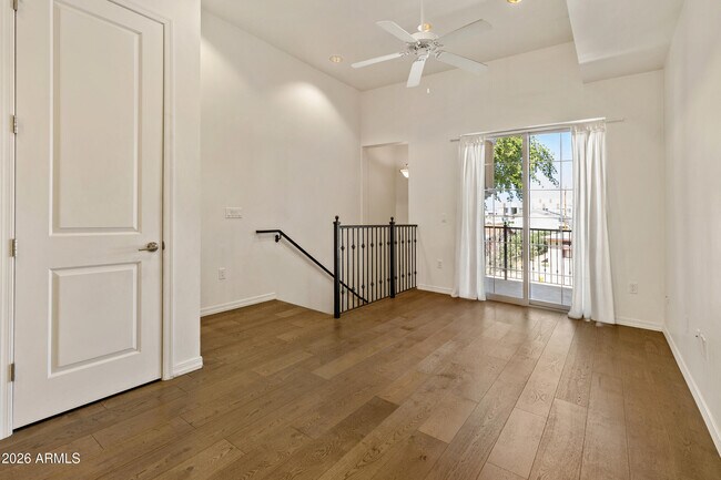 Photo - 421 W 6th St