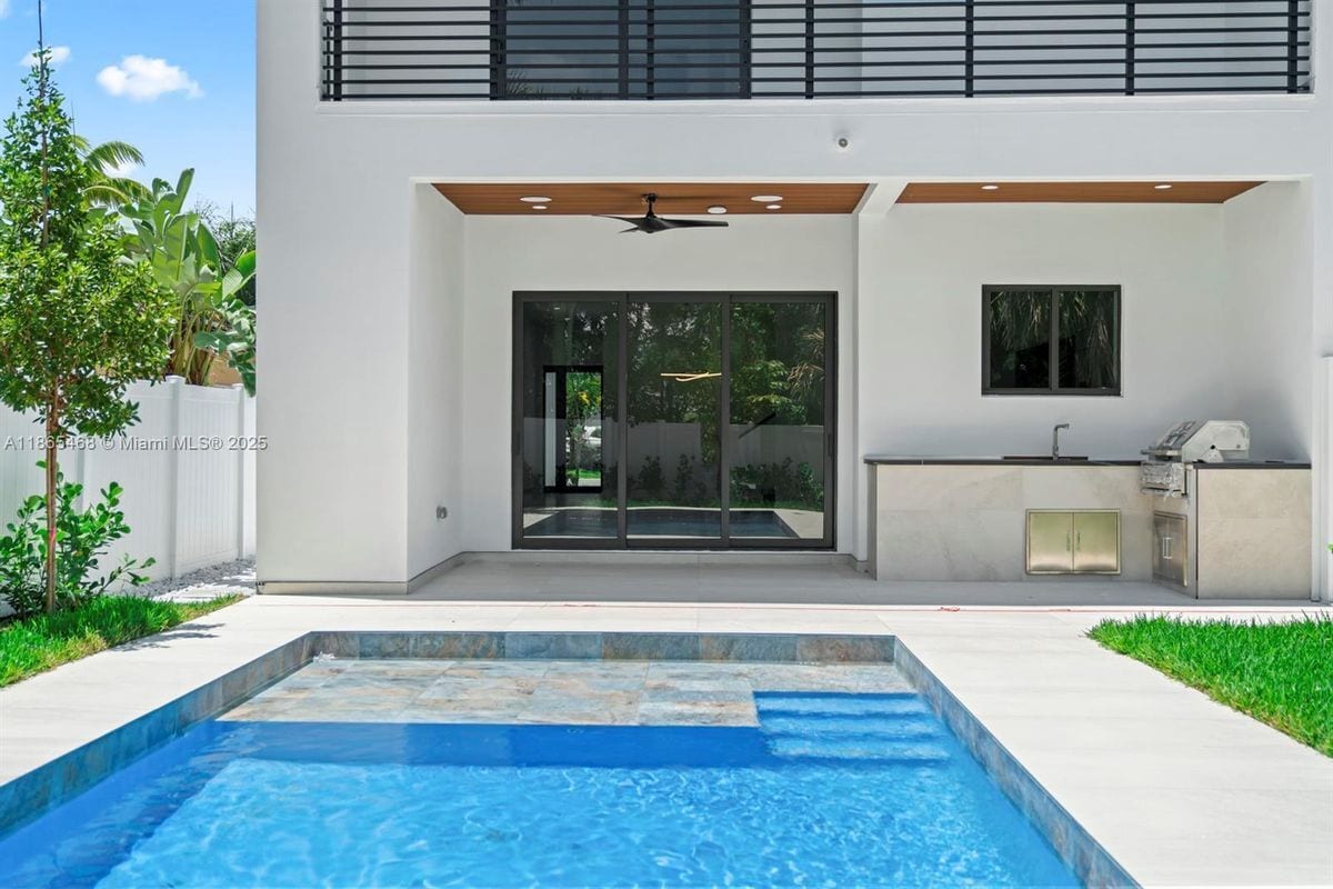 Photo - 1320 NE 16th Ave