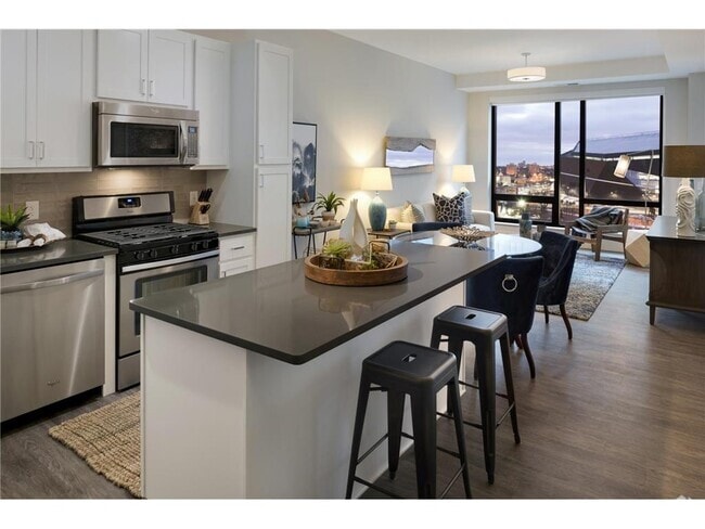 Building Photo - 212 10th Ave S Unit 810 Rental