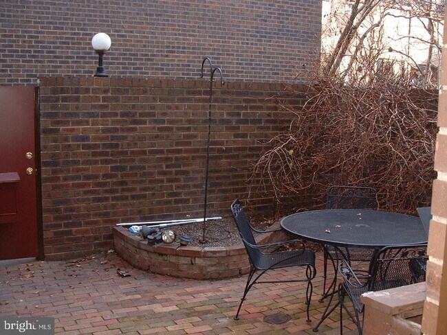 Photo - 25 St James Ct