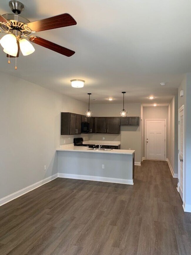 Photo - 1711 Springhill Dr Unidad B