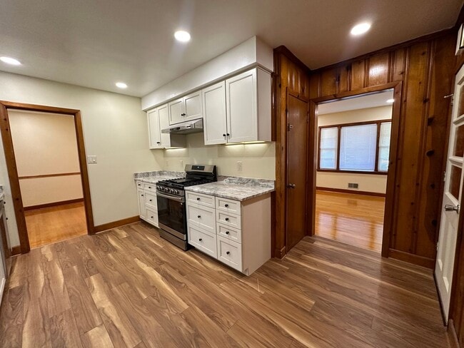 Photo - Spacious brick house in Lynchburg!