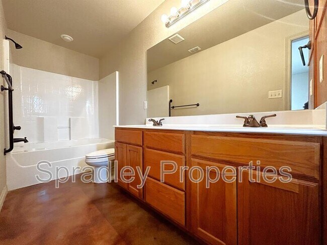 Photo - 215B Andy Ln