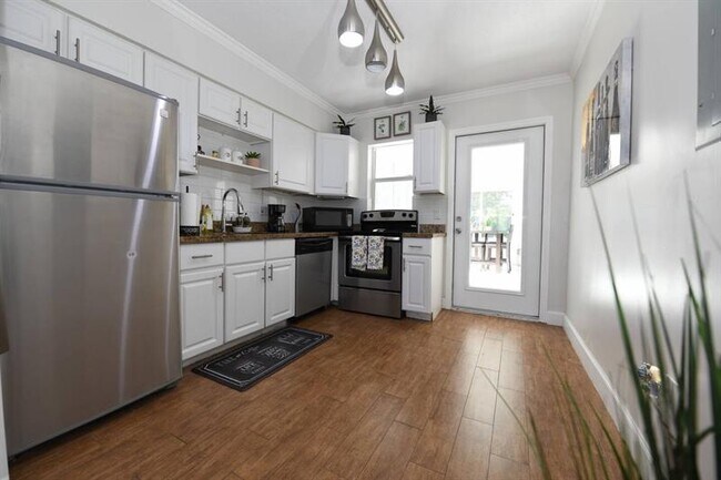 Photo - 4901 NE 6th Ave