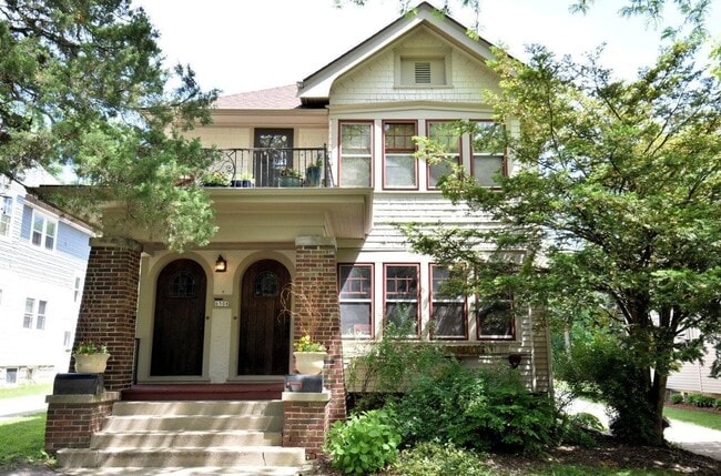 Photo - 6506 Milwaukee Ave