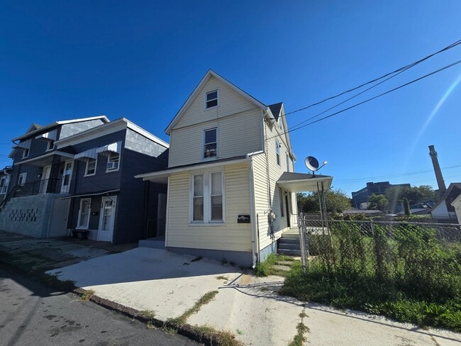 Building Photo - 512 Reynolds St