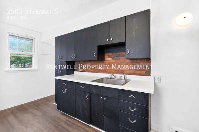 Photo - 2503 Stewart St