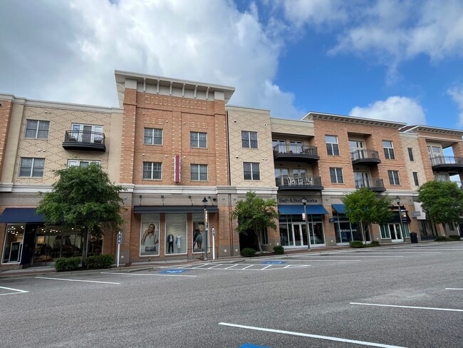 Photo - Modern condo in the center of shopping , restaurants and entertainment venues. Unidad M6831-323