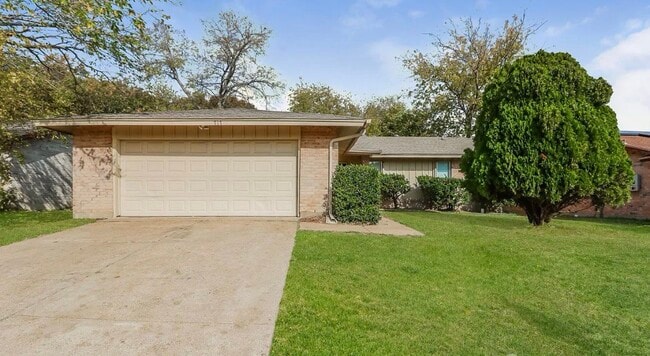 Building Photo - AVAILABLE NOW READY TO MOVE IN