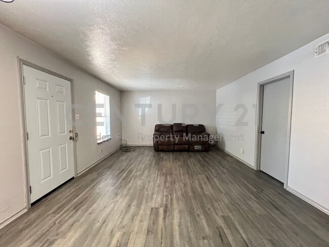 Photo - 1108 N Elm St Unit 3