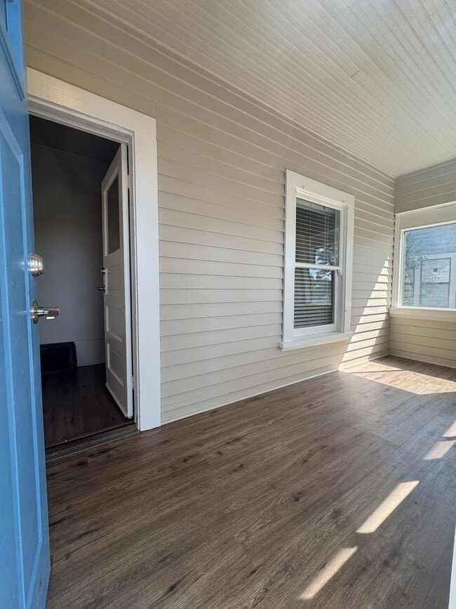 Photo - 513 E Walnut St