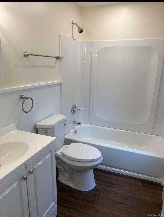 Photo - 334 Sweezy Ave Unit B