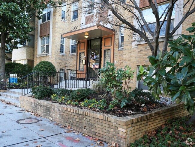 Building Photo - The Roberta