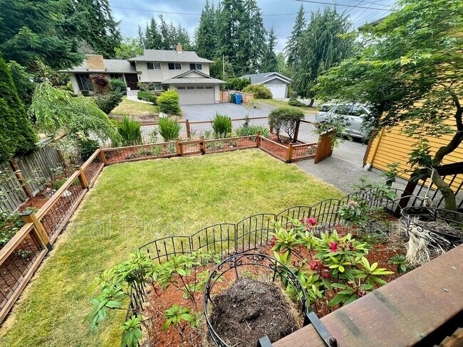 Photo - 315 N 155th St