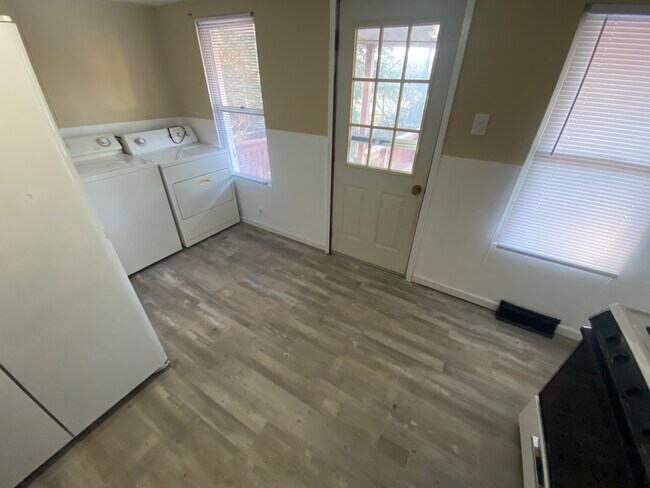 Photo - 305 N Everett Ave Unit 305