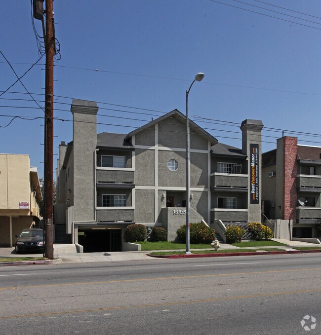 13935 Vanowen St Unit 4